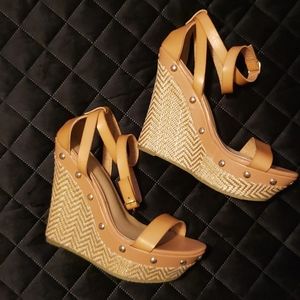 💥💥🌻 Beautiful Tan Wedges